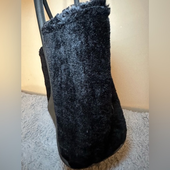 Unbillion Large Sized Black Leather and Faux Furry Bag -Very Clean - EUC - Picture 4 of 10